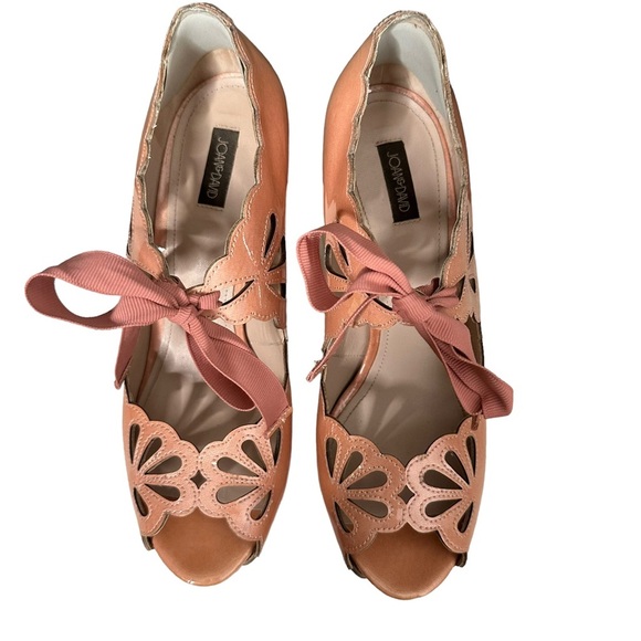 Joan & David | Light Pink Patent Cicilee Scalloped Ribbon Tie Mary Jane Pump 7.5 - Picture 4 of 14